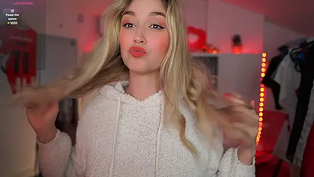 Snapshot of Alexis___Texas chatting on 03-22-25, 07:20 Alexis Texas online show from 03-22-25, 07:20