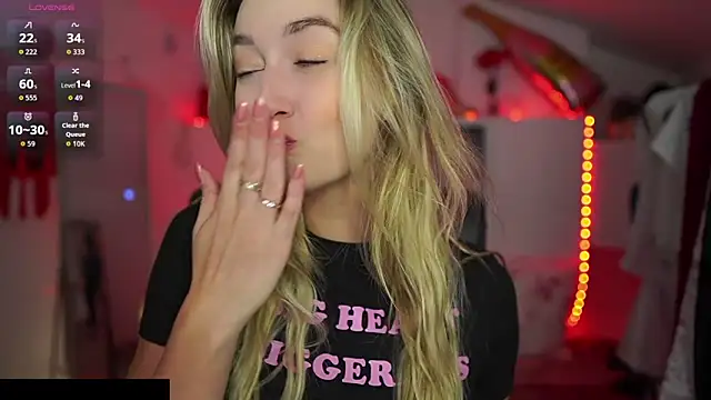 Snapshot of Alexis___Texas chatting on 09-17-25, 07:04 Alexis Texas online show from 09-17-25, 07:04