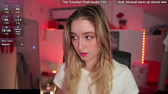 Snapshot of Alexis___Texas chatting on 11-18-25, 02:32 Alexis Texas online show from 11-18-25, 02:32