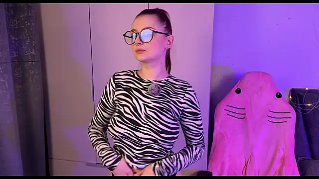 RozieRose online show from 10-14-25, 05:19