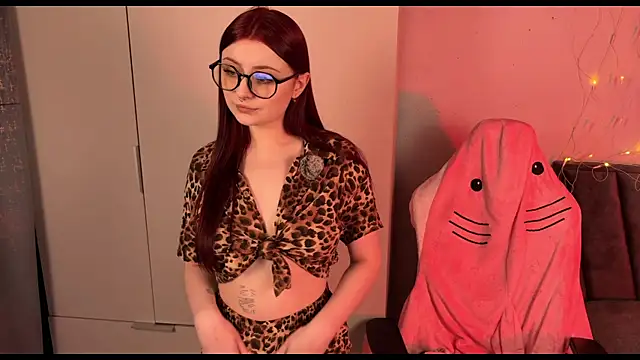 RozieRose online show from 10-26-25, 04:51