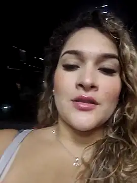 Sara smiiith211 online show from 10-27-25, 11:31