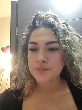 Sara smiiith211 online show from 05-15-26, 04:25