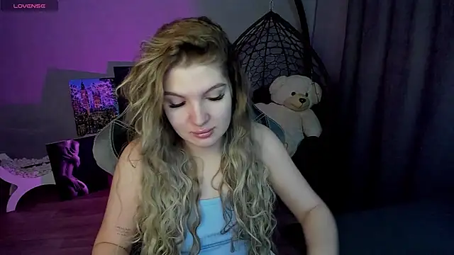 Snapshot of lily_williamss chatting on 01-19-25, 12:17 lily williamss online show from 01-19-25, 12:17