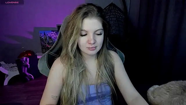 Snapshot of lily_williamss chatting on 02-01-25, 01:02 lily williamss online show from 02-01-25, 01:02