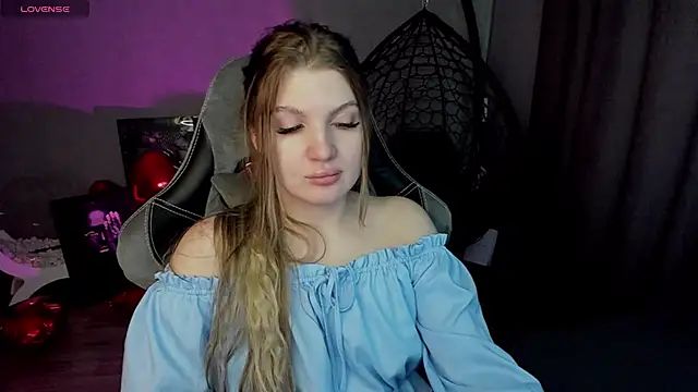 Snapshot of lily_williamss chatting on 03-06-25, 03:24 lily williamss online show from 03-06-25, 03:24