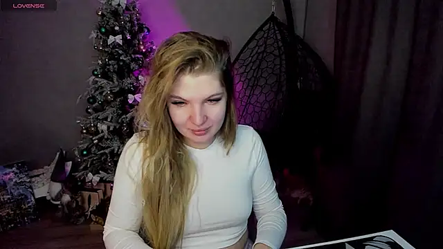 Snapshot of lily_williamss chatting on 11-15-25, 12:19 lily williamss online show from 11-15-25, 12:19