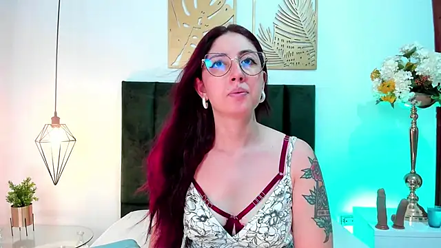 Emilywatsonn online show from 02-05-25, 11:44