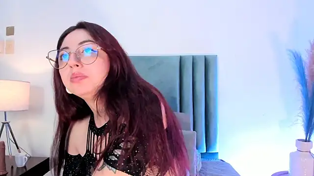 Emilywatsonn online show from 02-09-25, 05:22