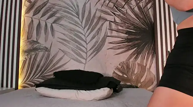 Samaantha-White online show from 03-18-25, 11:52