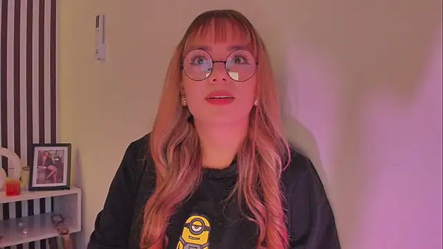 Snapshot of Samaantha-White chatting on 01-13-26, 11:59 Samaantha-White online show from 01-13-26, 11:59