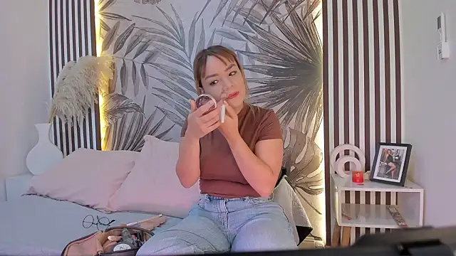 Snapshot of Samaantha-White chatting on 02-12-26, 11:38 Samaantha-White online show from 02-12-26, 11:38