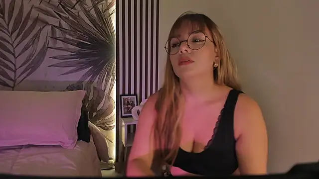 Snapshot of Samaantha-White chatting on 02-25-26, 11:31 Samaantha-White online show from 02-25-26, 11:31