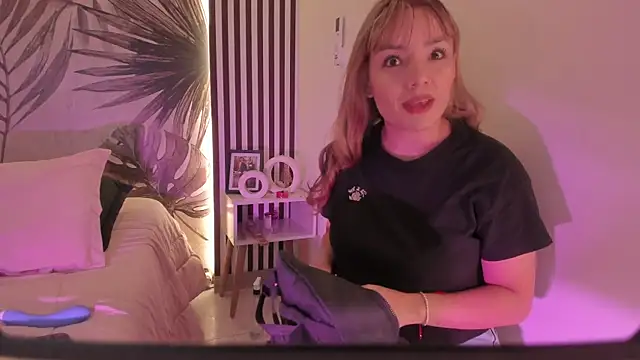 Samaantha-White online show from 04-08-26, 11:43