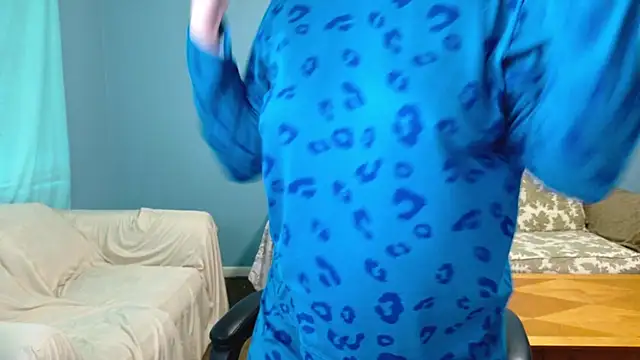 TreeJeanne online show from 04-12-26, 05:51