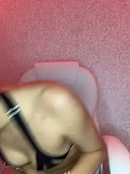 Snapshot of _Aura- chatting on 02-19-25, 03:39 Aura- online show from 02-19-25, 03:39