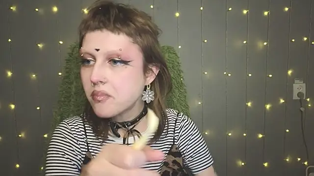 Snapshot of kortny_yo chatting on 01-19-25, 03:08 kortny yo online show from 01-19-25, 03:08