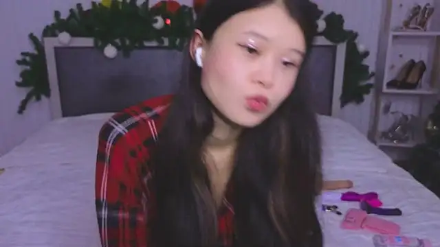 Snapshot of Tina_Kim_ chatting on 12-14-24, 08:13 Tina Kim online show from 12-14-24, 08:13