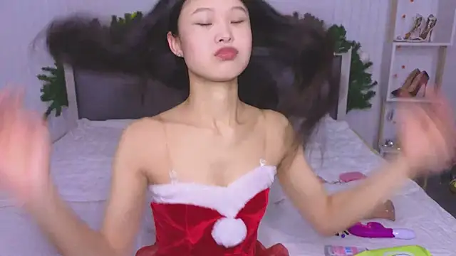 Snapshot of Tina_Kim_ chatting on 12-24-24, 04:33 Tina Kim online show from 12-24-24, 04:33