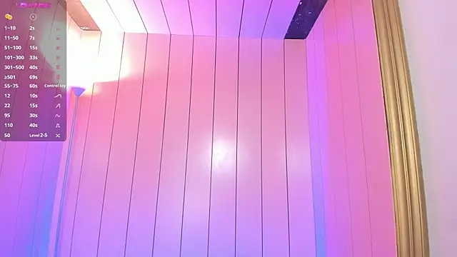 lexiethompson  online show from 12-15-25, 12:09