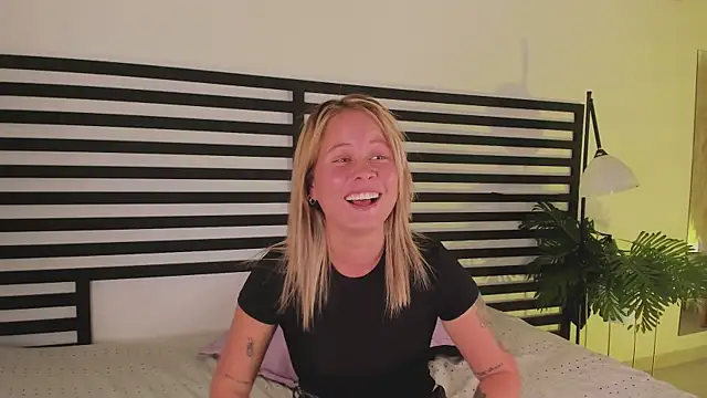 stefanny ruiz  online show from 01-16-25, 03:46