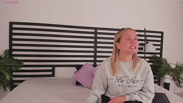 stefanny ruiz  online show from 01-17-25, 12:42