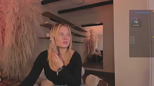 stefanny ruiz  online show from 02-28-25, 12:31