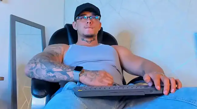 NoahhBrown online show from 02-20-25, 06:39