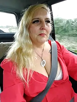 BecciDeluxe online show from 12-19-25, 11:50