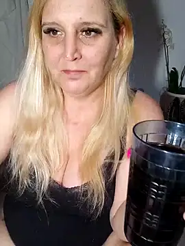 BecciDeluxe online show from 03-15-26, 02:56