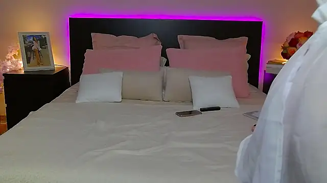 Snapshot of AyanaJoy chatting on 01-10-26, 08:21 AyanaJoy online show from 01-10-26, 08:21