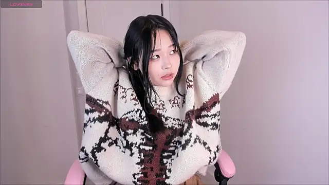 Snapshot of hee_young11 chatting on 12-11-24, 09:30 hee young11 online show from 12-11-24, 09:30