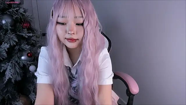 Snapshot of hee_young11 chatting on 12-28-24, 05:55 hee young11 online show from 12-28-24, 05:55