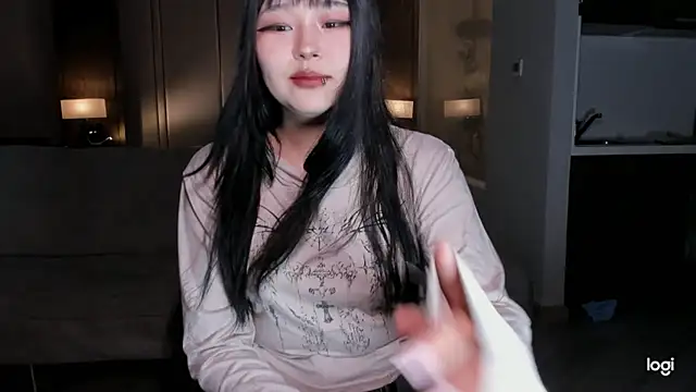 Snapshot of hee_young11 chatting on 03-15-25, 01:29 hee young11 online show from 03-15-25, 01:29