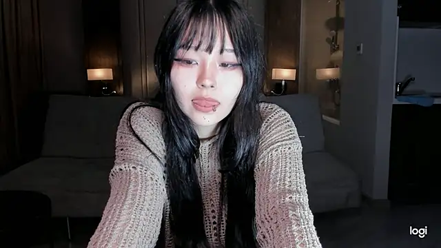 Snapshot of hee_young11 chatting on 03-17-25, 12:57 hee young11 online show from 03-17-25, 12:57