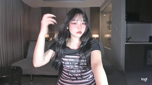 Snapshot of hee_young11 chatting on 03-21-25, 01:34 hee young11 online show from 03-21-25, 01:34
