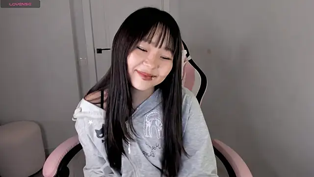 Snapshot of hee_young11 chatting on 09-17-25, 04:41 hee young11 online show from 09-17-25, 04:41