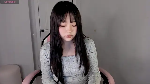 Snapshot of hee_young11 chatting on 09-18-25, 01:24 hee young11 online show from 09-18-25, 01:24