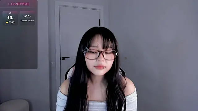 Snapshot of hee_young11 chatting on 10-01-25, 08:42 hee young11 online show from 10-01-25, 08:42