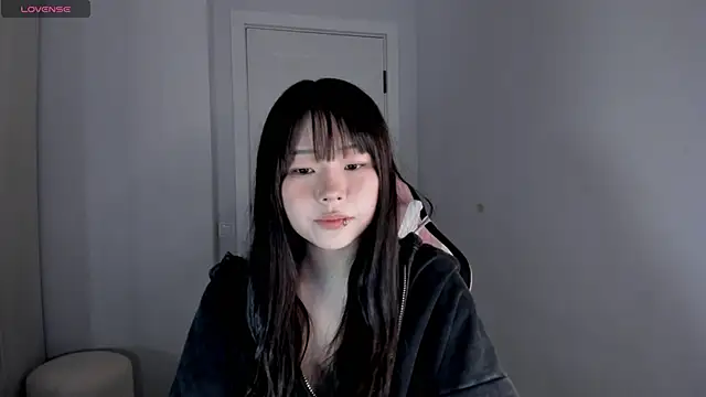 Snapshot of hee_young11 chatting on 10-24-25, 11:06 hee young11 online show from 10-24-25, 11:06