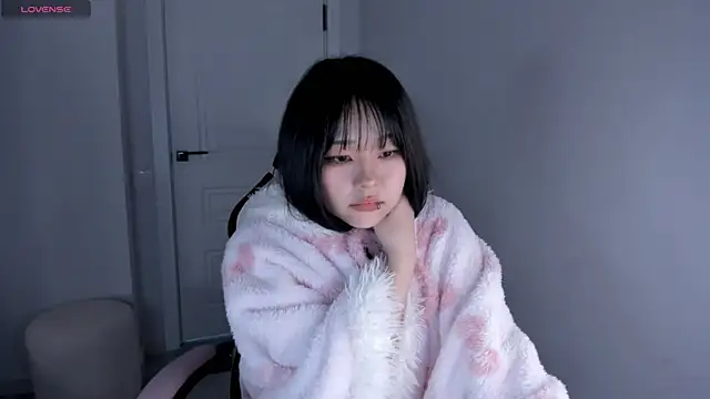 Snapshot of hee_young11 chatting on 11-06-25, 01:28 hee young11 online show from 11-06-25, 01:28