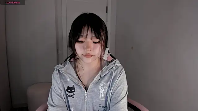 Snapshot of hee_young11 chatting on 11-08-25, 11:03 hee young11 online show from 11-08-25, 11:03