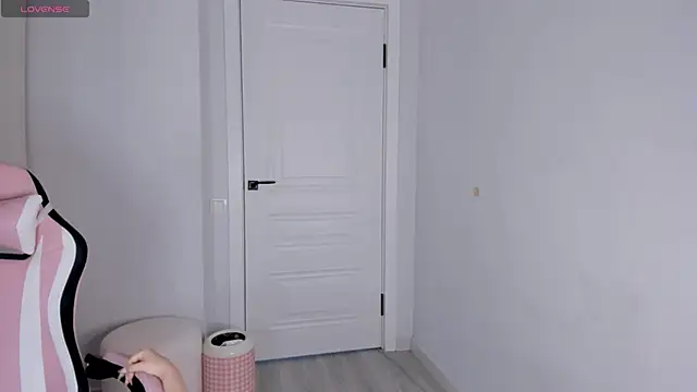 Snapshot of hee_young11 chatting on 12-01-25, 12:32 hee young11 online show from 12-01-25, 12:32