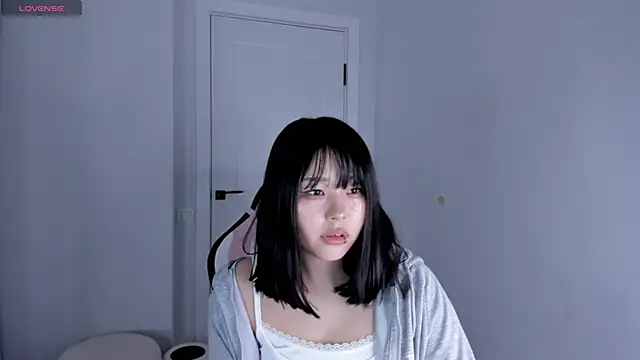 Snapshot of hee_young11 chatting on 12-14-25, 06:56 hee young11 online show from 12-14-25, 06:56