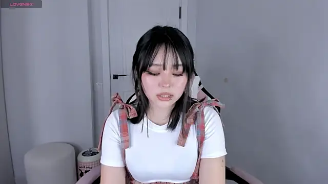 Snapshot of hee_young11 chatting on 01-06-26, 01:15 hee young11 online show from 01-06-26, 01:15