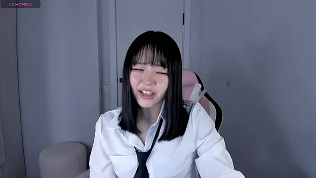 Snapshot of hee_young11 chatting on 01-08-26, 07:16 hee young11 online show from 01-08-26, 07:16