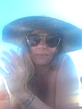 Snapshot of Maryli-O chatting on 04-16-26, 12:06 Maryli-O online show from 04-16-26, 12:06