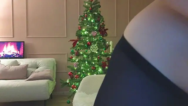 Lina-hill online show from 12-31-24, 07:51