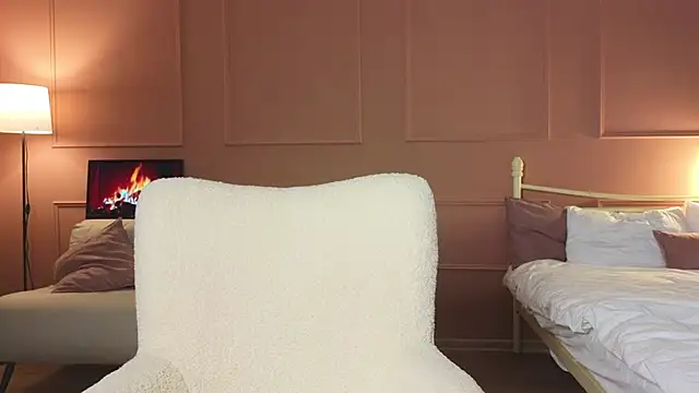 Lina-hill online show from 01-11-25, 02:47