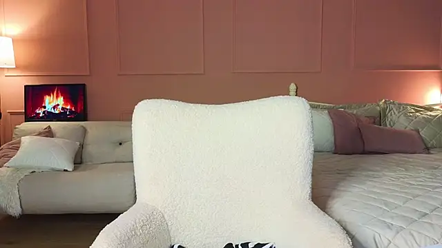 Lina-hill online show from 01-24-25, 03:45